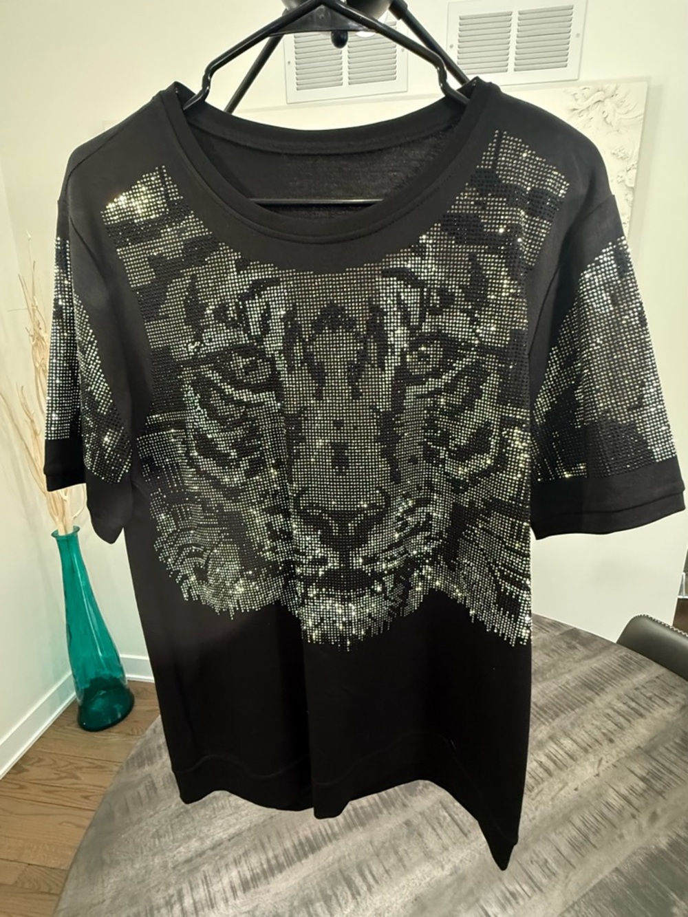 Black Men’s Tank Top with Metallic Tiger Graphic